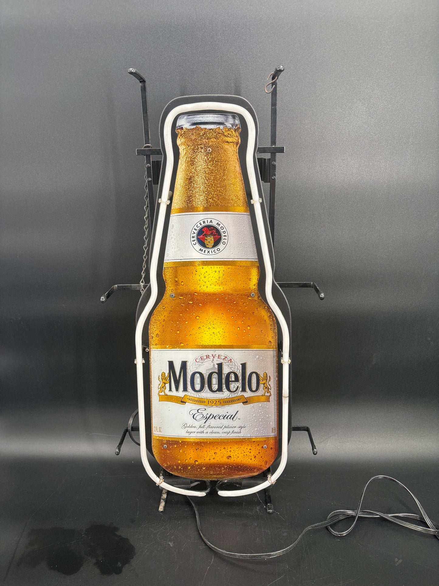 Modelo Bottle Neon Sign