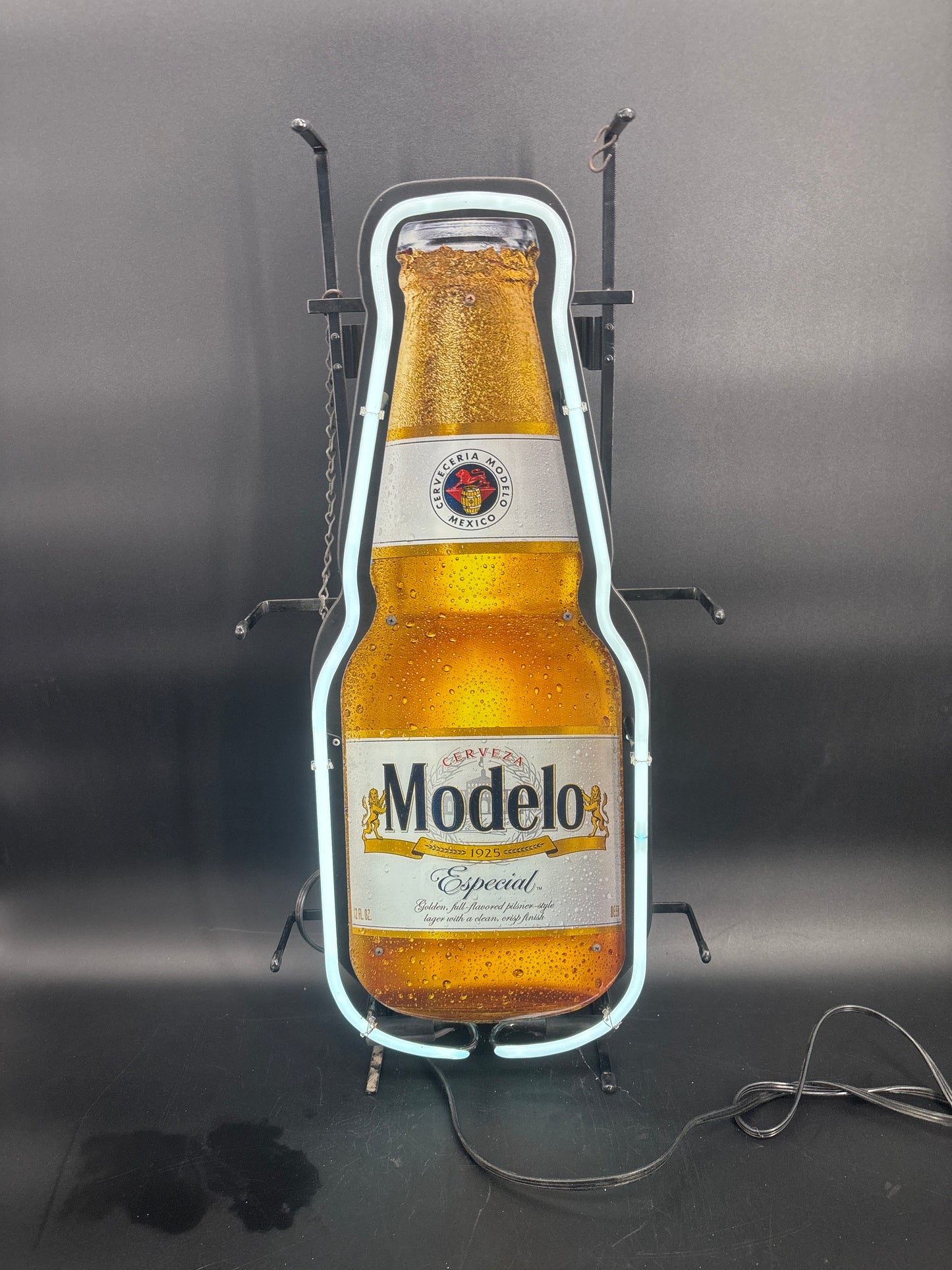 Modelo Bottle Neon Sign