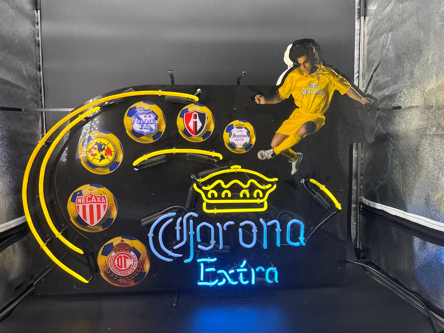 Corona Extra Motion Neon Sign – Soccer Kick with Liga MX Teams