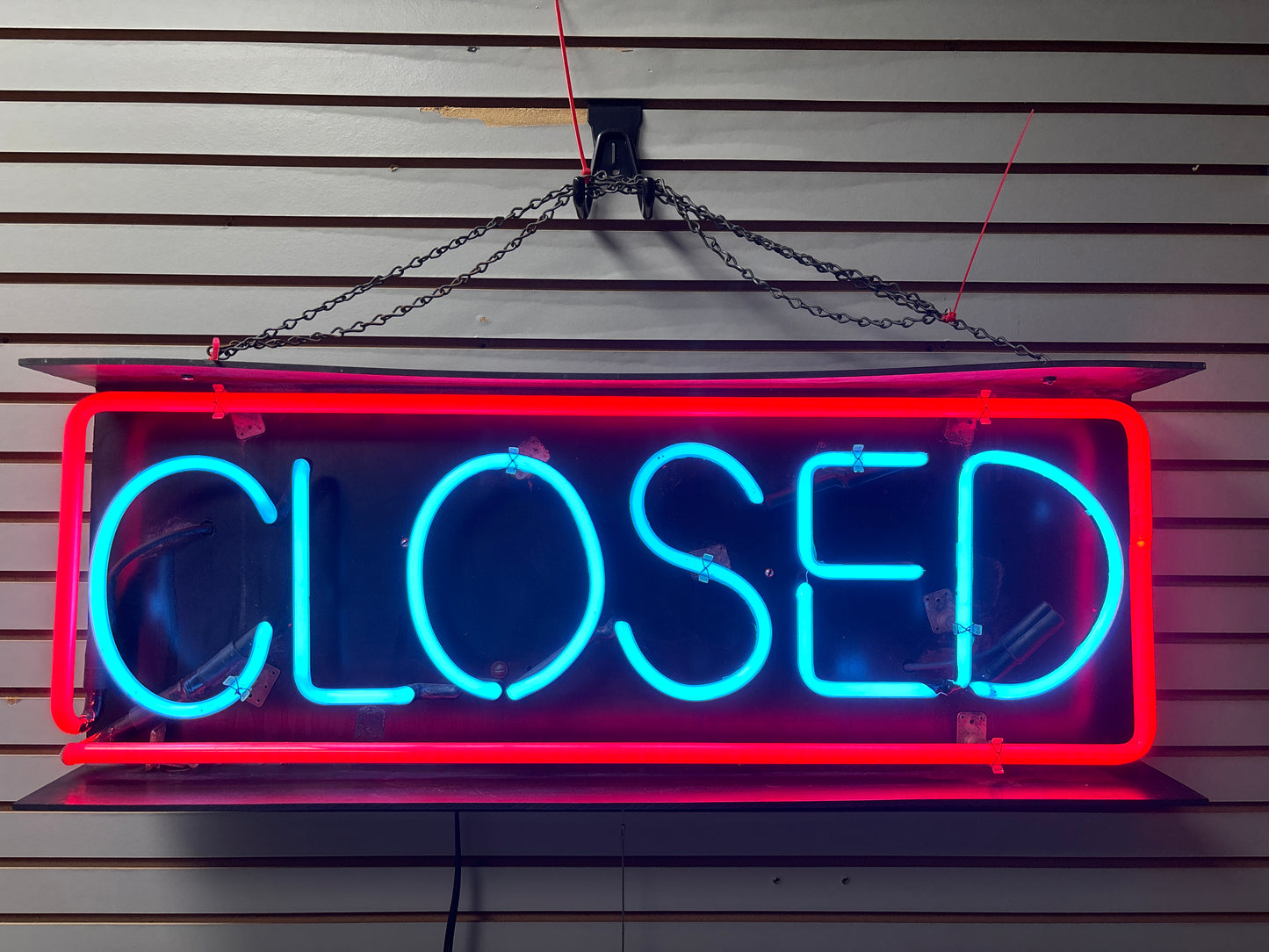 Closed Neon Sign