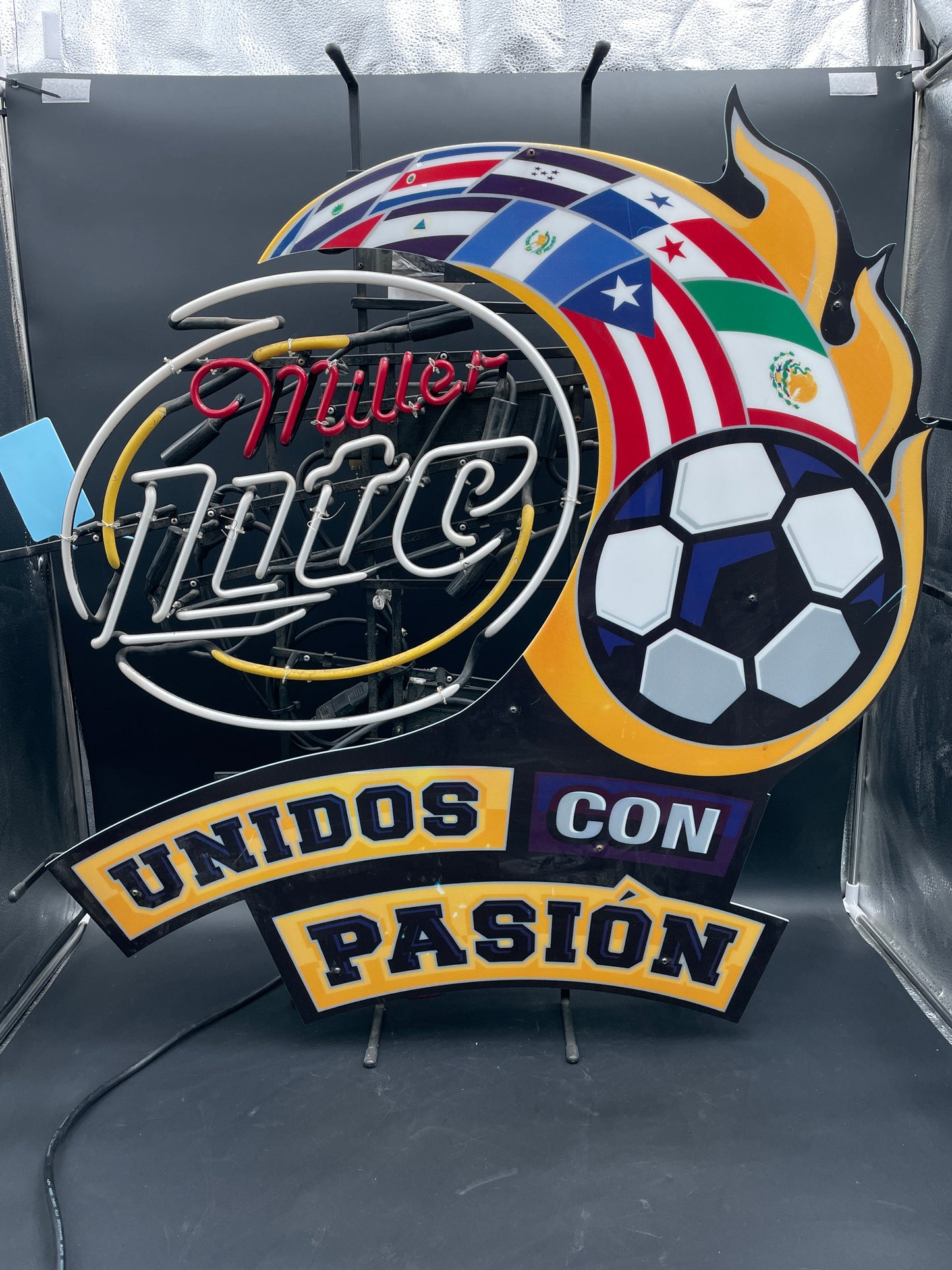 Miller Lite "Unidos Con Pasión" Neon Sign