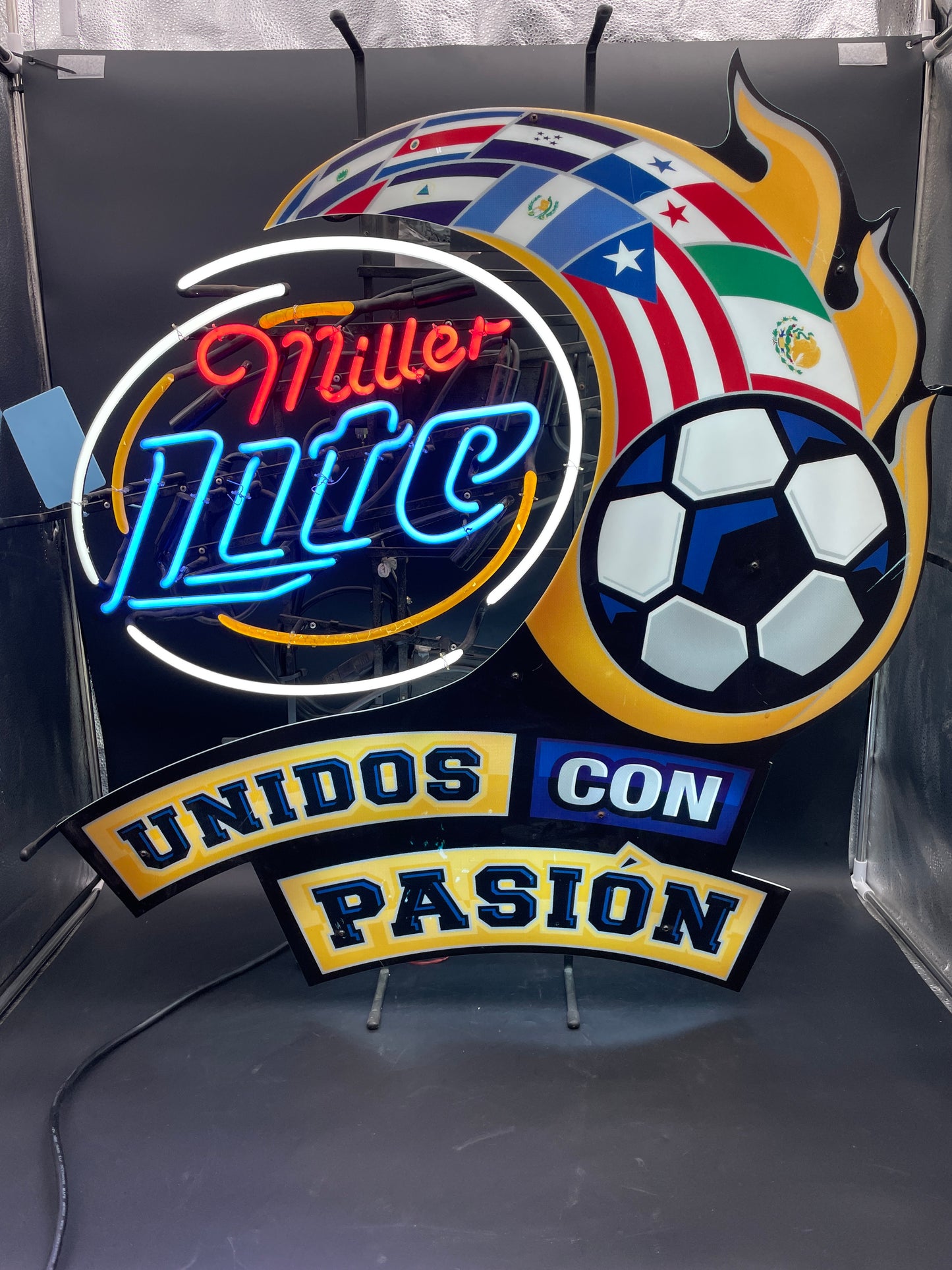 Miller Lite "Unidos Con Pasión" Neon Sign