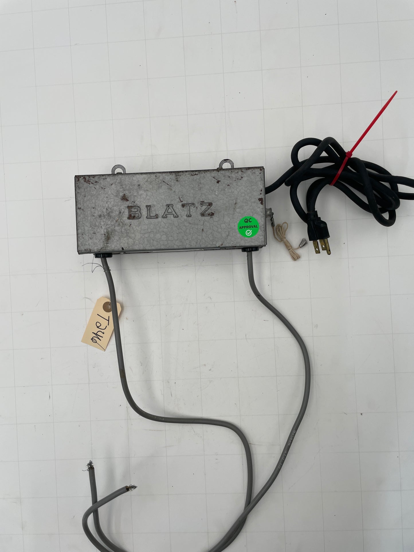 Franceformer 7530-HX Neon Transformer – 7500V 30mA, Long Leads, BLATZ Housing, USA Made Vintage Core & Coil Neon Sign Replacement Transformer – 7.5Kv