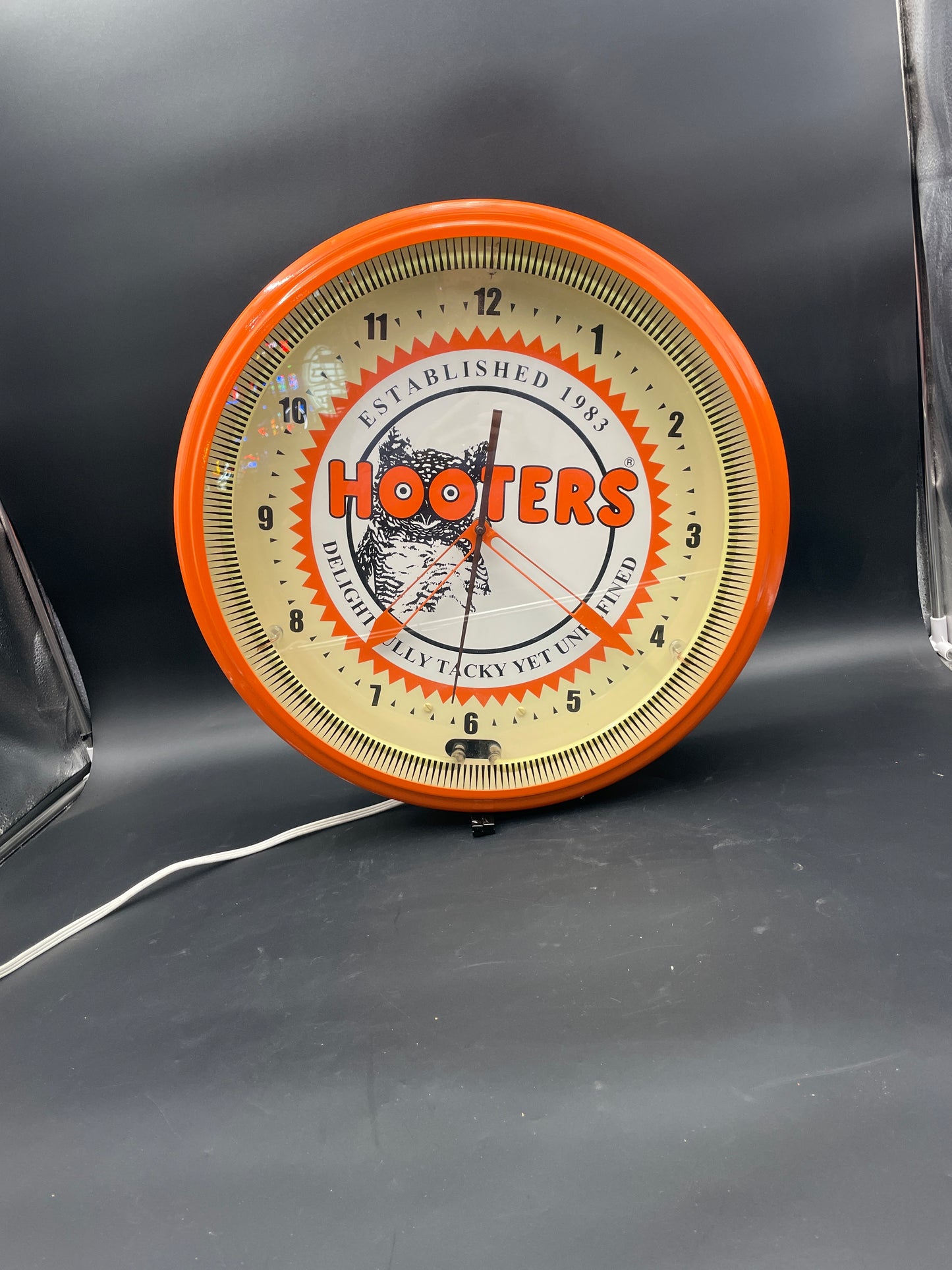 Hooters Neon Wall Clock – Early 1990s