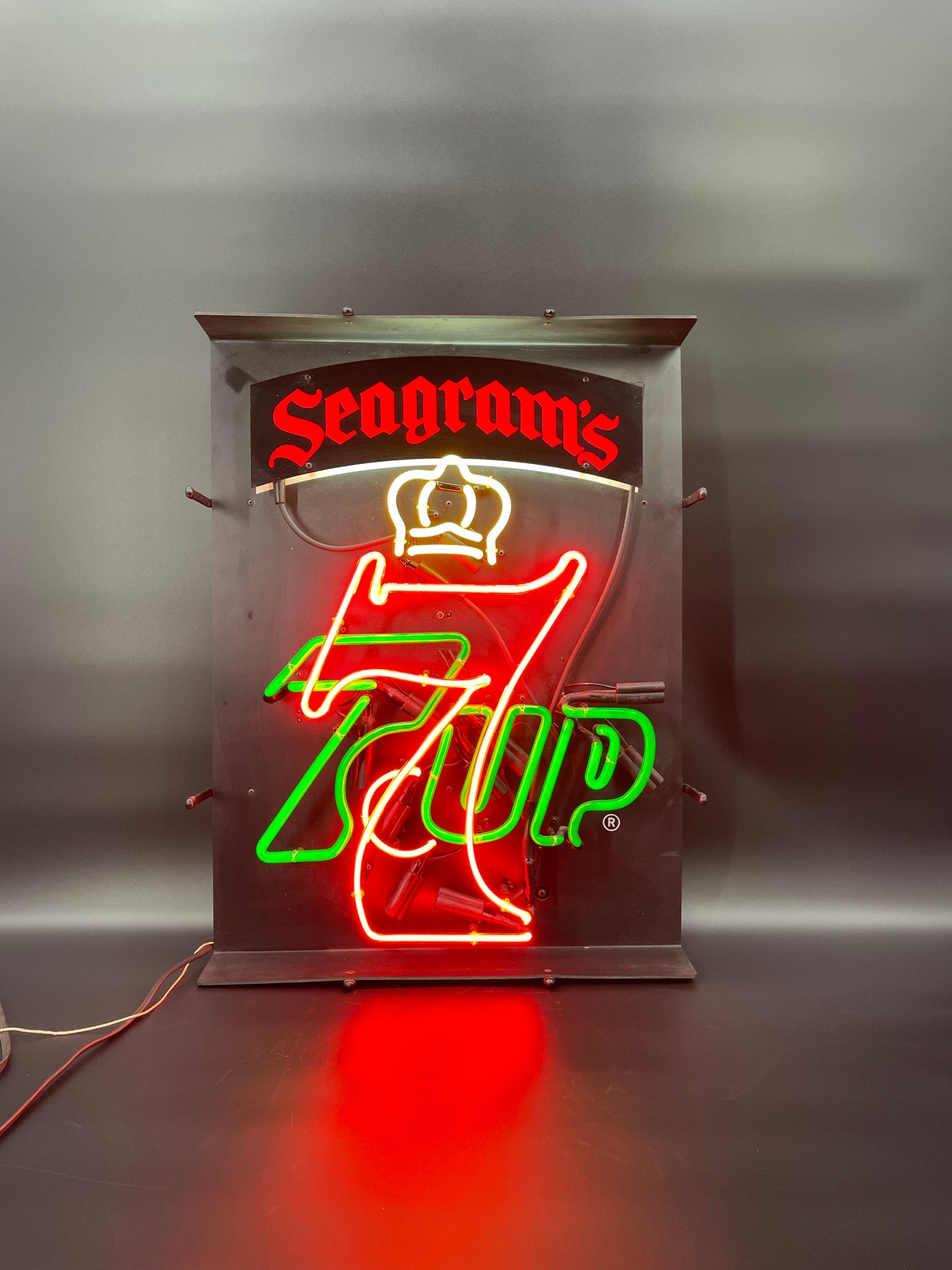 Seagram’s 7 & 7UP Motion Neon Sign