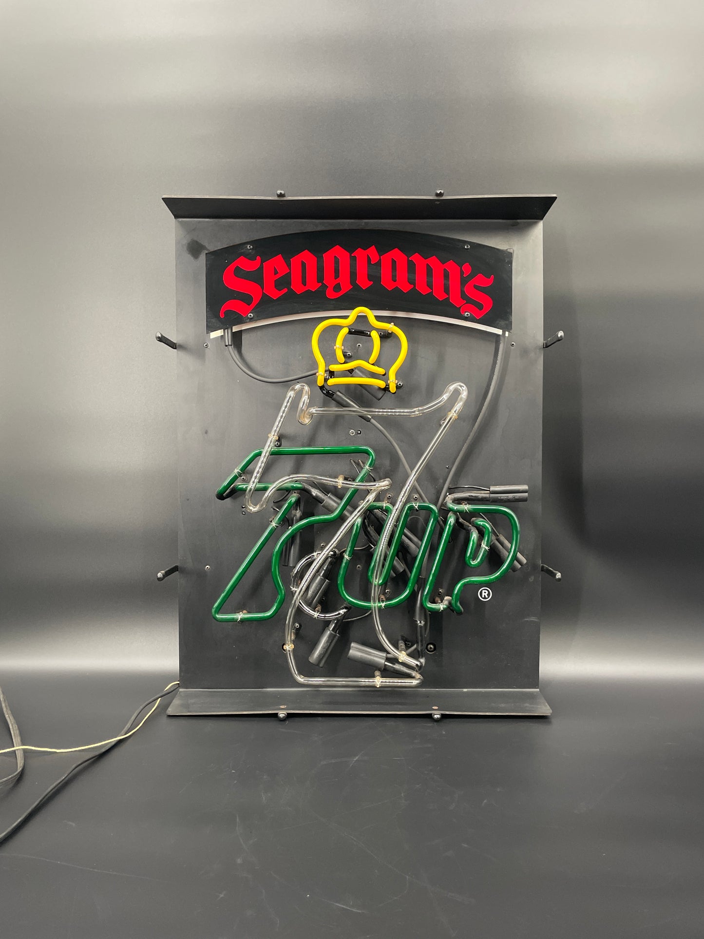 Seagram’s 7 & 7UP Motion Neon Sign