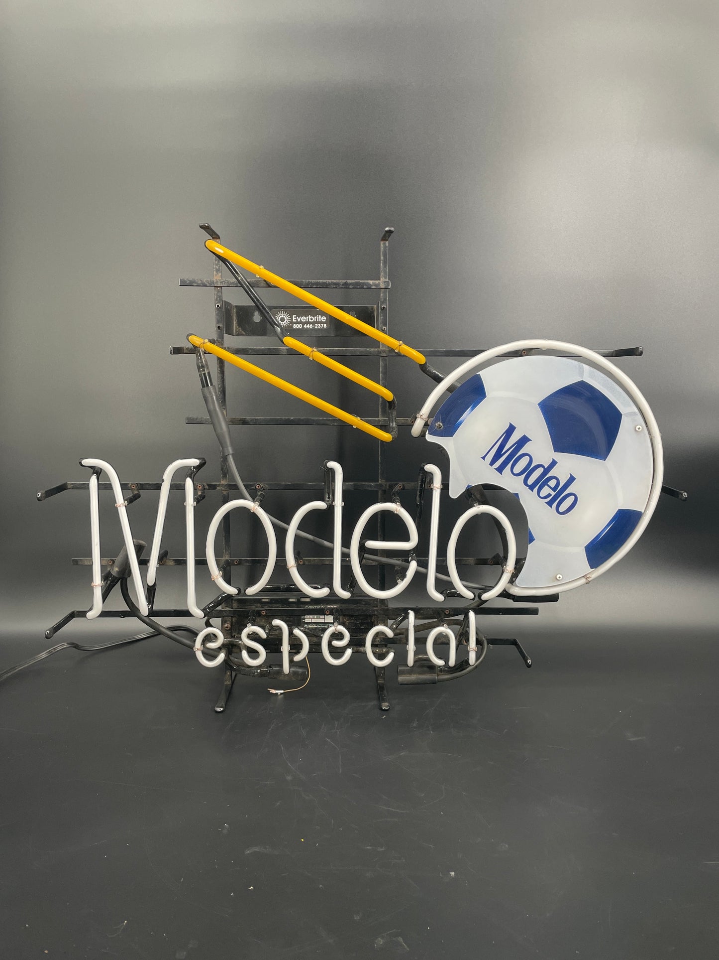 Modelo Especial Neon Sign