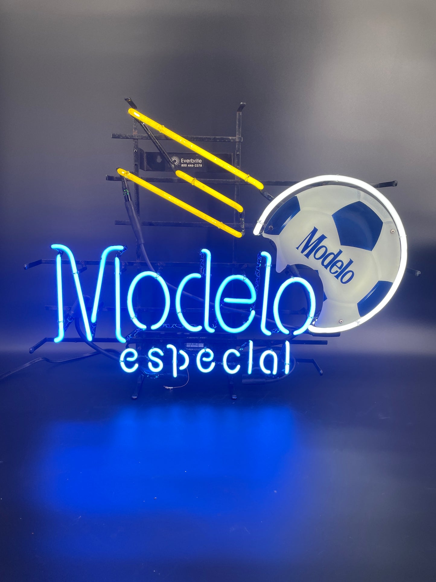 Modelo Especial Neon Sign